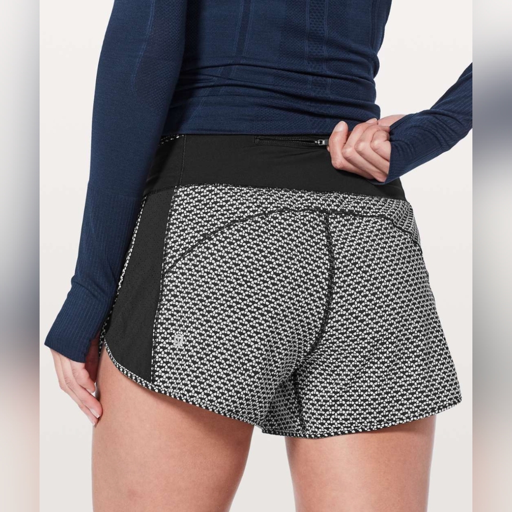 Lululemon Real Quick Short Perforated 3.5" Monochromic Black size 6 - Picture 2 of 7